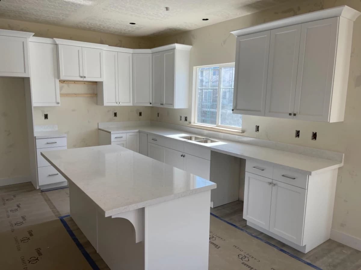 Della Terra Quartz Vittoria White Countertop Slab