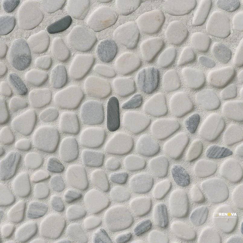BLACK AND WHITE PEBBLES PATTERN TUMBLED ( 9 SF PER BOX )